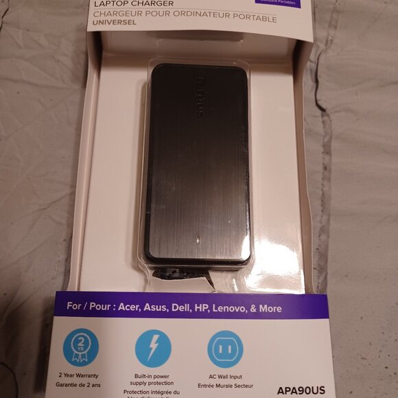 Targus 90w Universal Laptop Charger APA90US (brand new open box tips included) - Picture 2 of 5